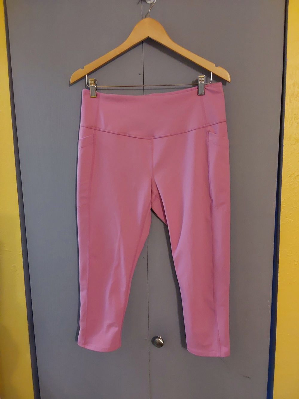 Zella Pink Athletic Capri Leggings